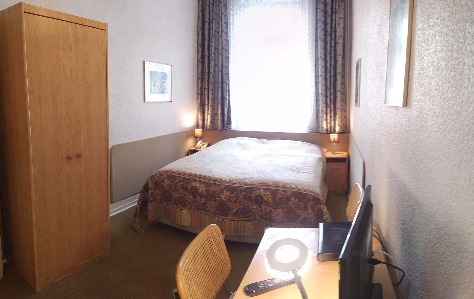 Central Budget Hotel Bonn Exteriör bild